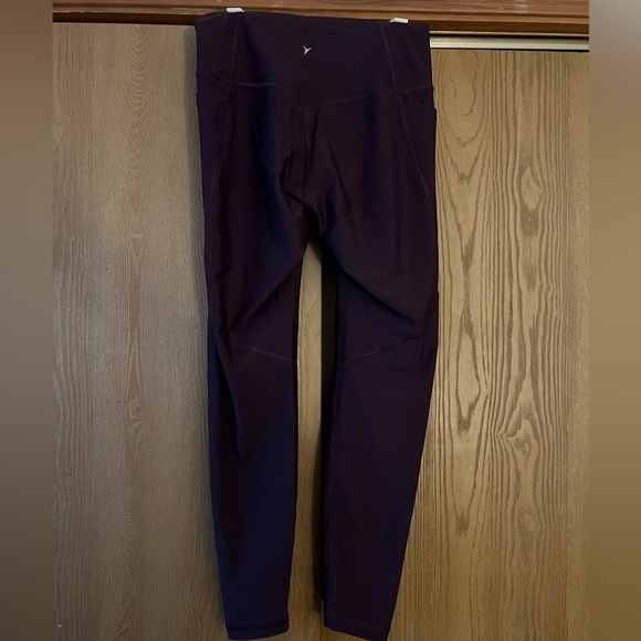 Old Navy Active Powersoft Leggings w/ Side Pockets - Picture 5 of 7